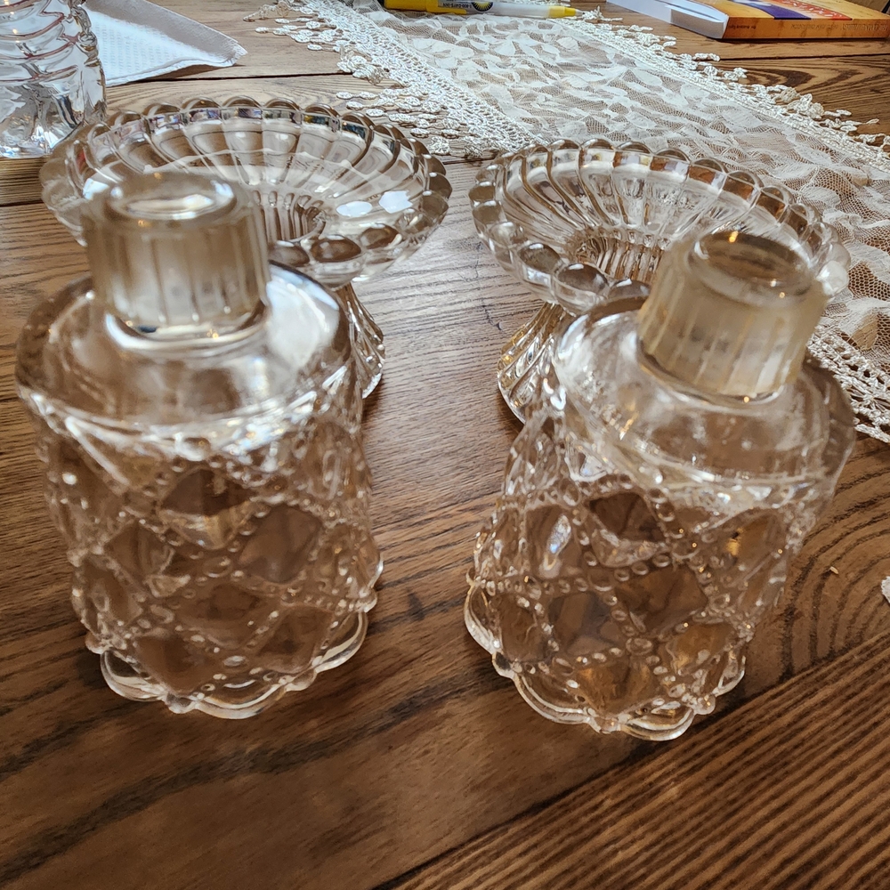 Elegant Clear Glass Candle Holder - Picture 4 of 5